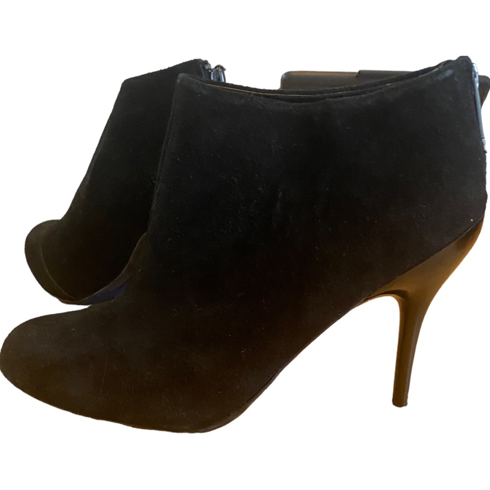 Kenneth Cole reaction suede Joni arc heeled booties